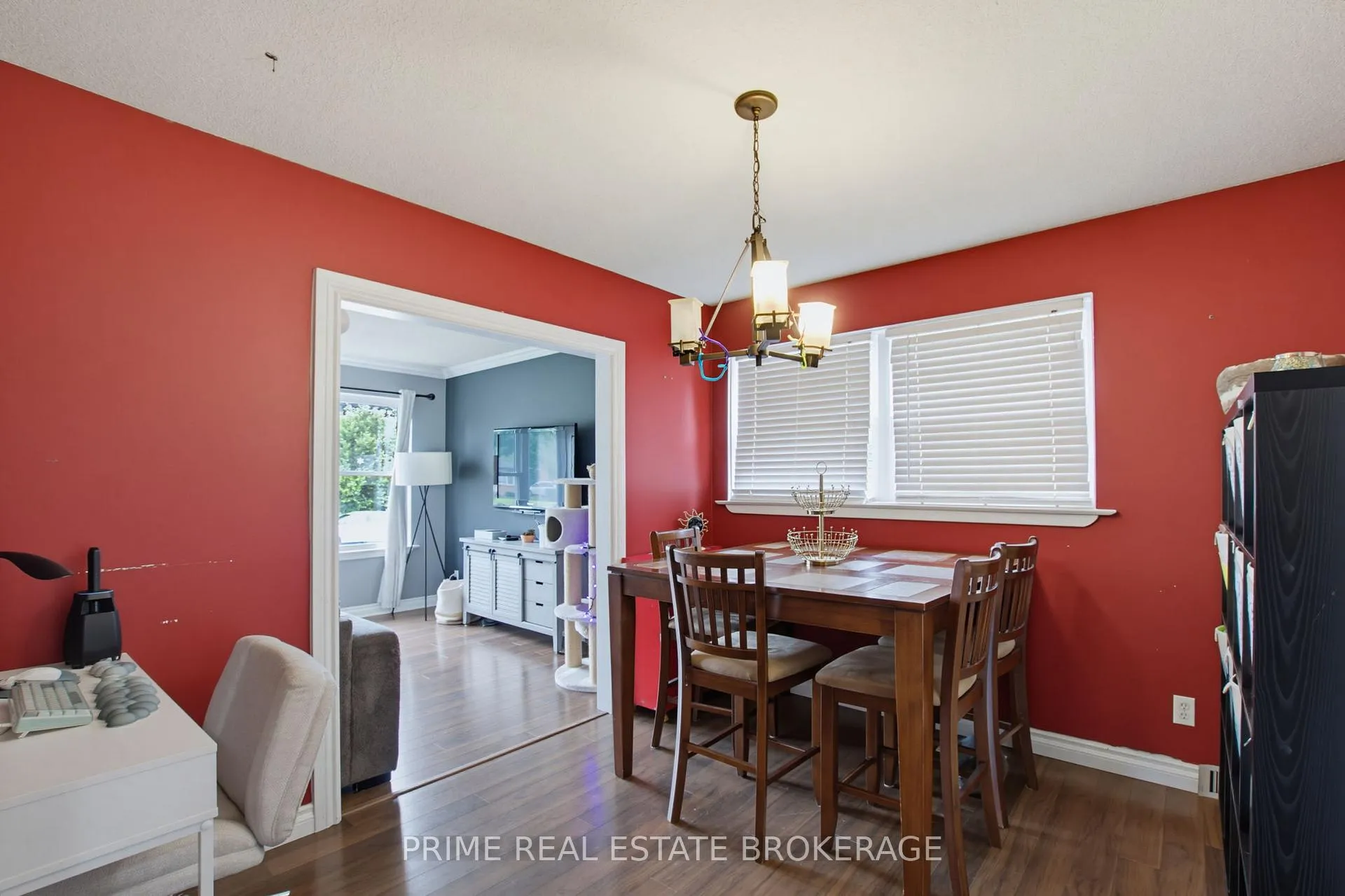 Photo 10 of 204 Burnside Drive, London, East I — HOMEH