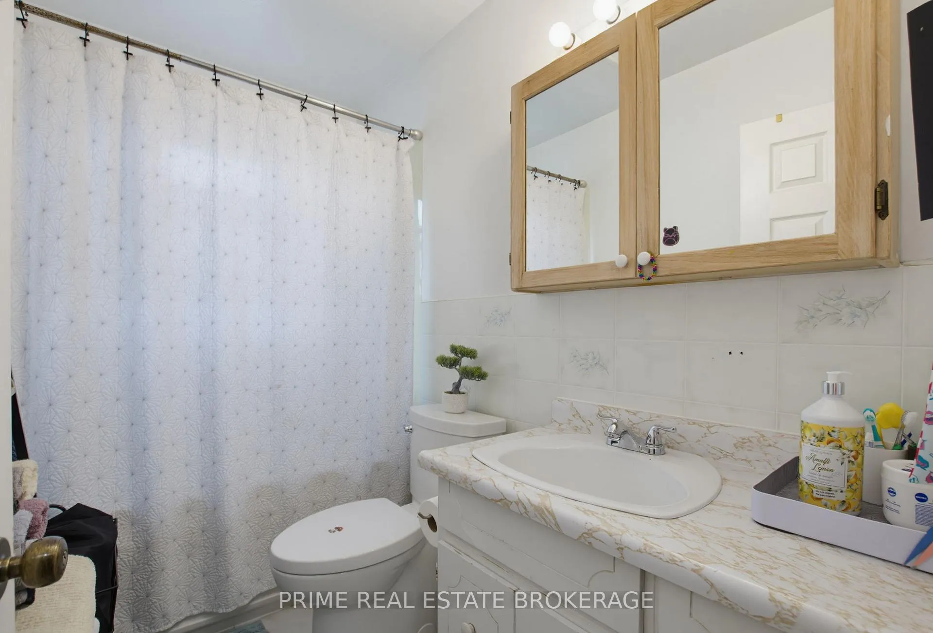 Photo 16 of 204 Burnside Drive, London, East I — HOMEH