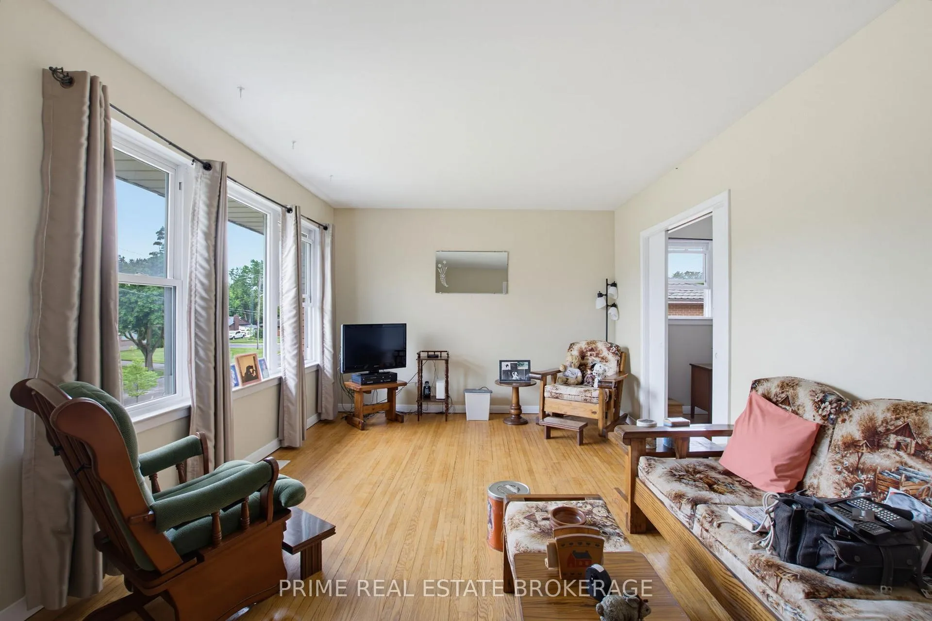 Photo 23 of 204 Burnside Drive, London, East I — HOMEH
