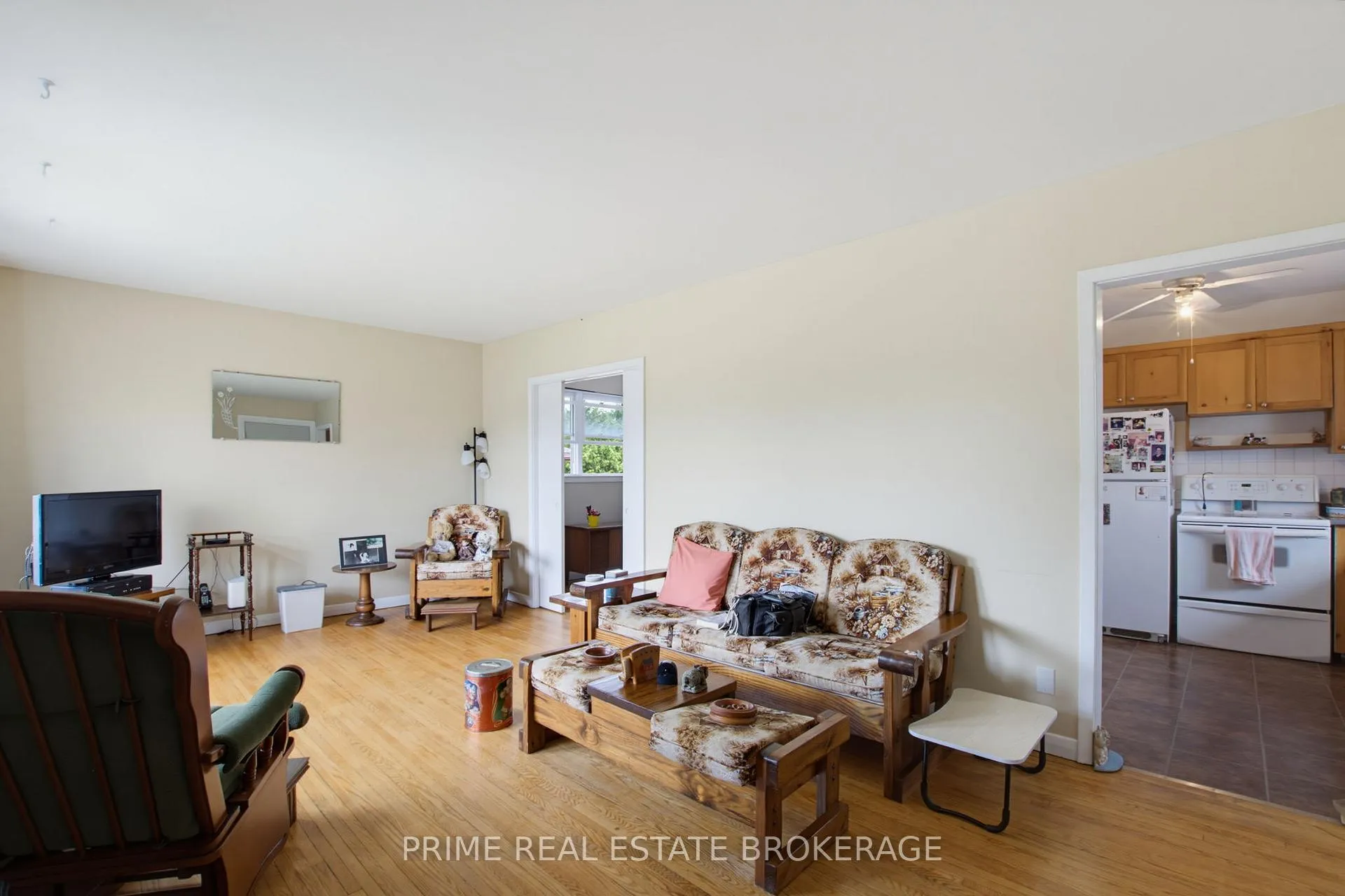 Photo 24 of 204 Burnside Drive, London, East I — HOMEH