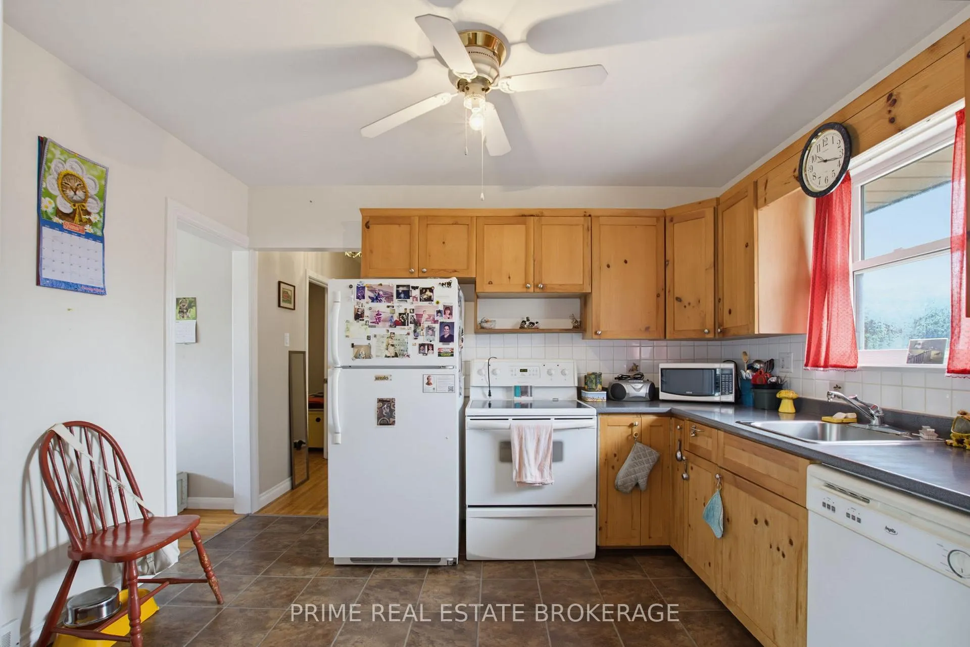 Photo 30 of 204 Burnside Drive, London, East I — HOMEH