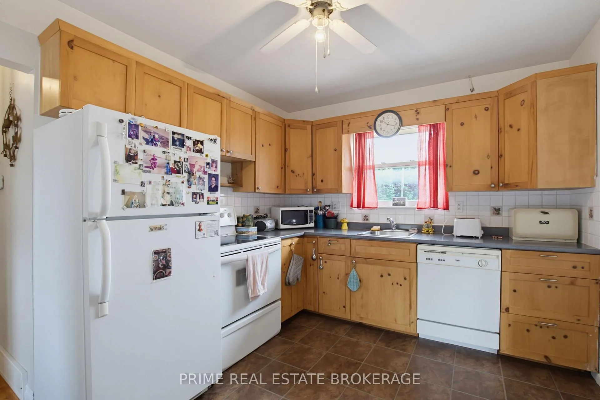 Photo 31 of 204 Burnside Drive, London, East I — HOMEH