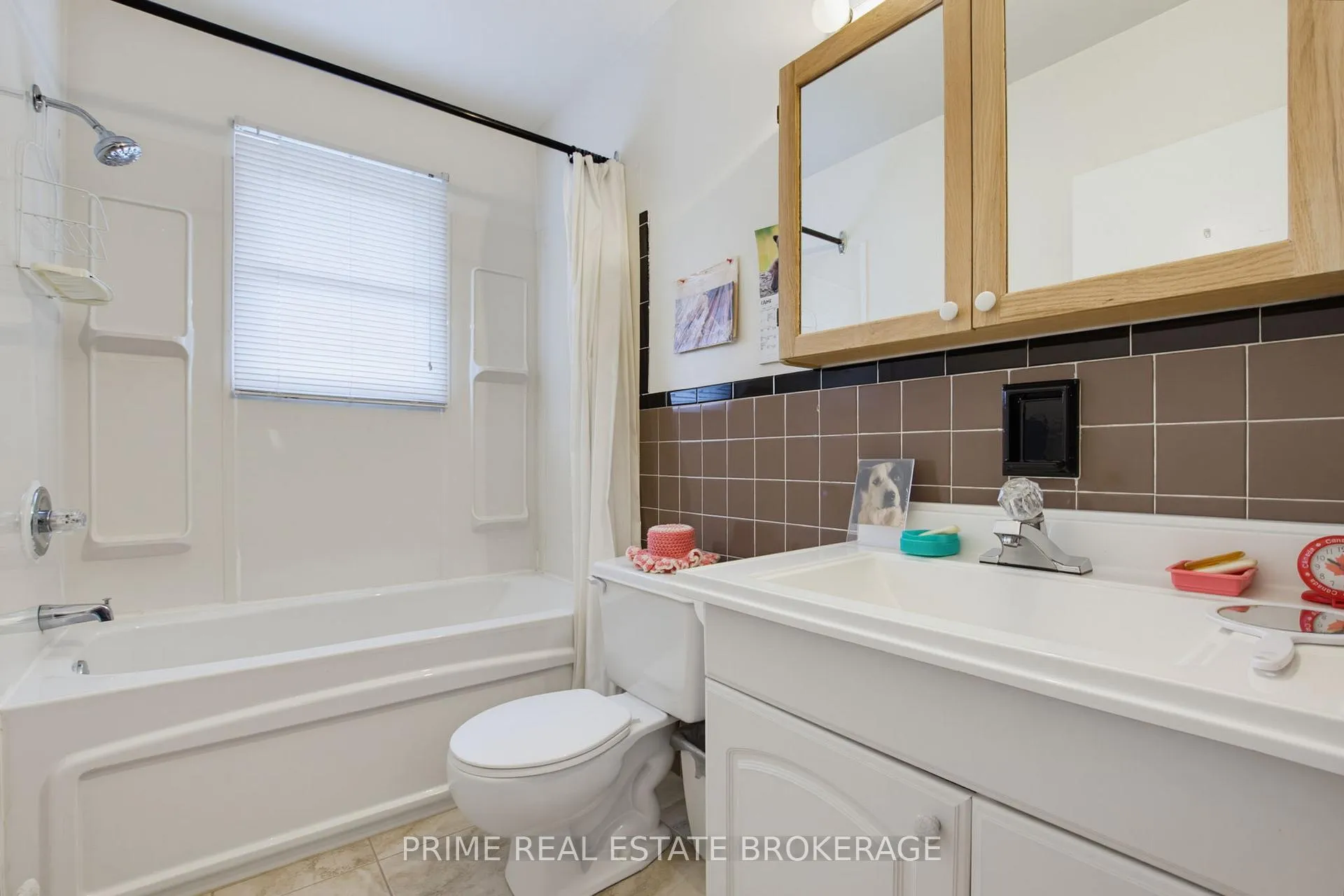 Photo 36 of 204 Burnside Drive, London, East I — HOMEH
