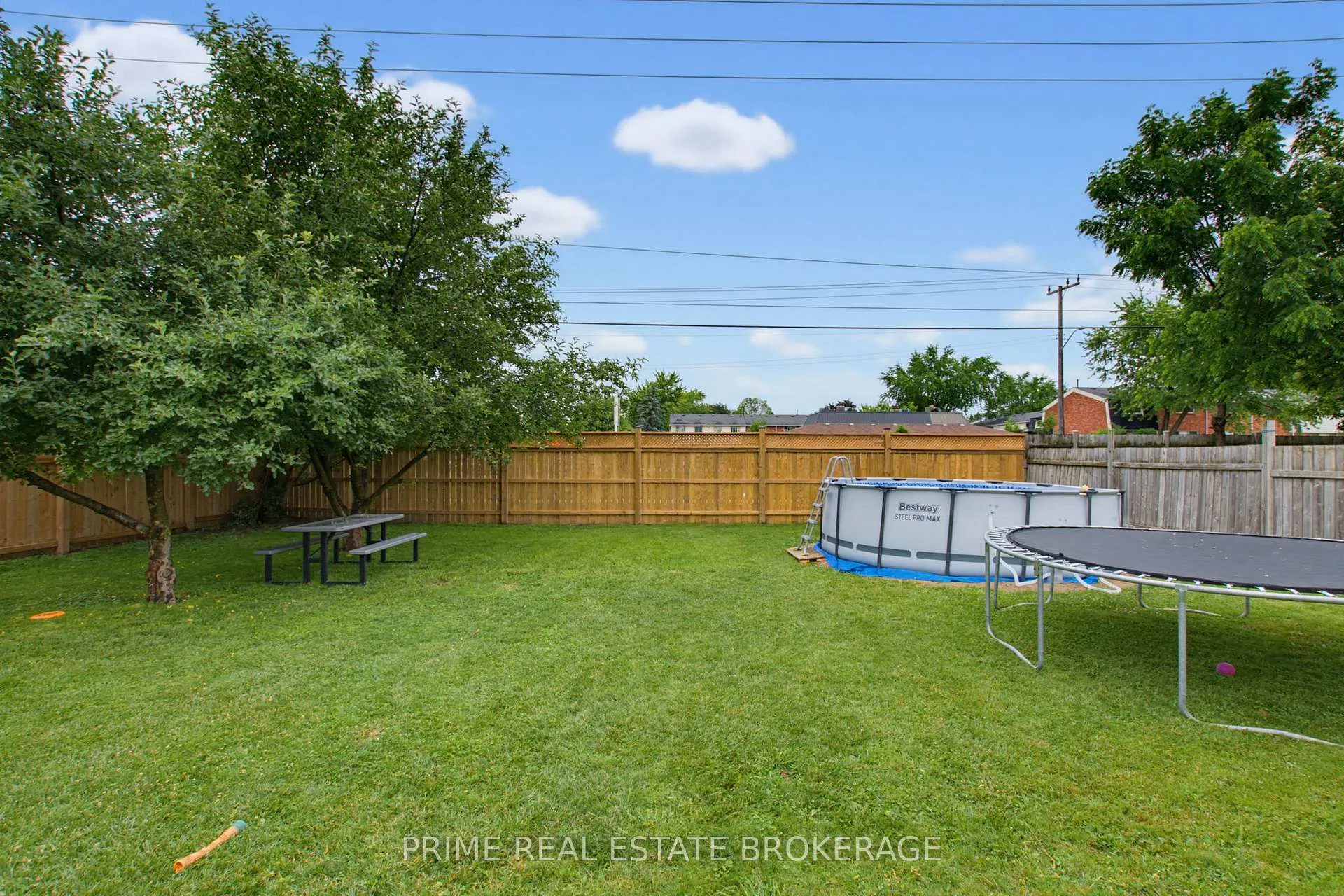 Photo 40 of 204 Burnside Drive, London, East I — HOMEH
