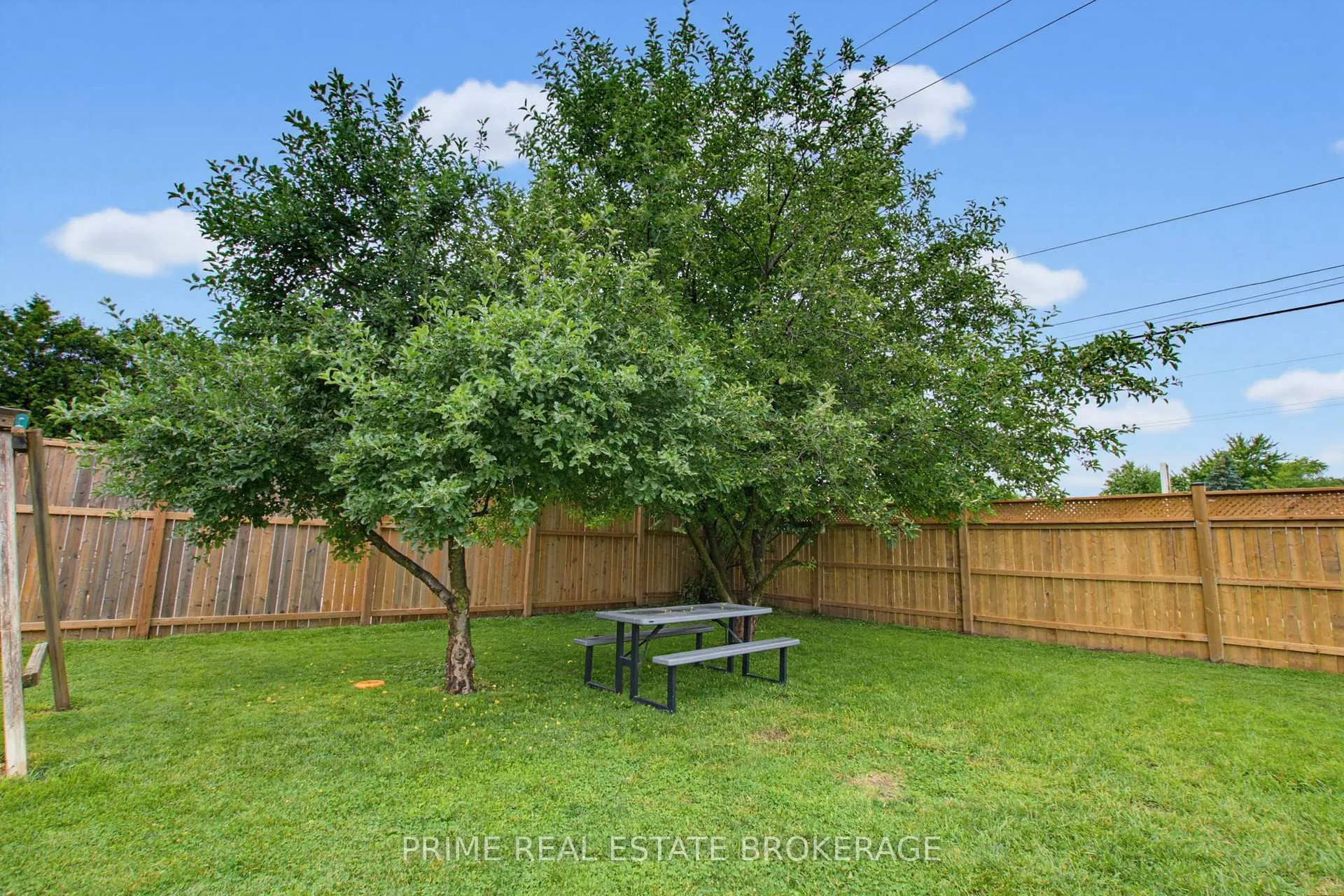 Photo 41 of 204 Burnside Drive, London, East I — HOMEH