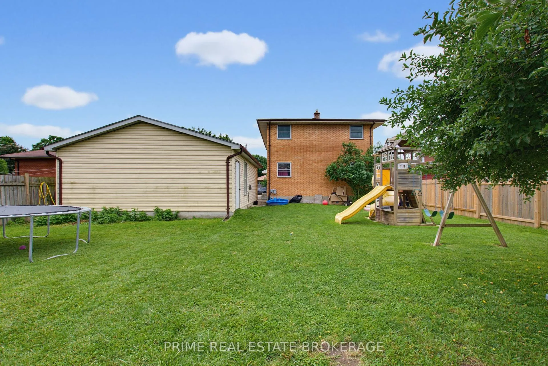 Photo 42 of 204 Burnside Drive, London, East I — HOMEH