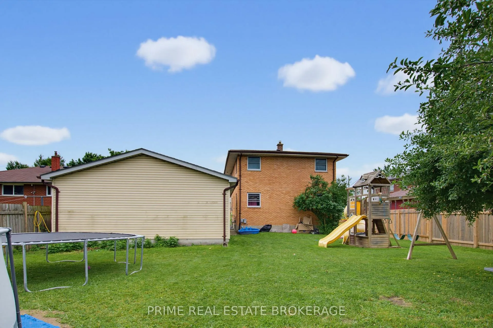 Photo 43 of 204 Burnside Drive, London, East I — HOMEH