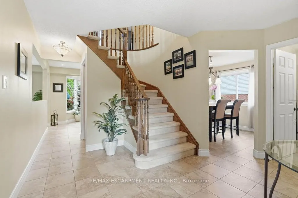 Photo 5 of 2193 Bader Crescent, Burlington, Brant Hills — HOMEH