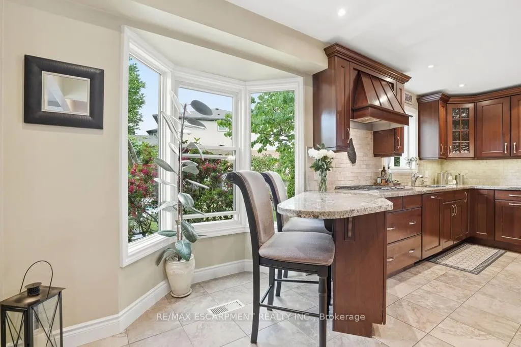 Photo 10 of 2193 Bader Crescent, Burlington, Brant Hills — HOMEH