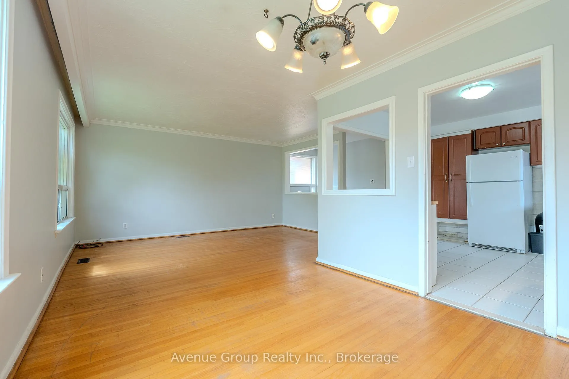 Photo 4 of 124 Westhumber Boulevard, Etobicoke, West Humber-Clairville — HOMEH