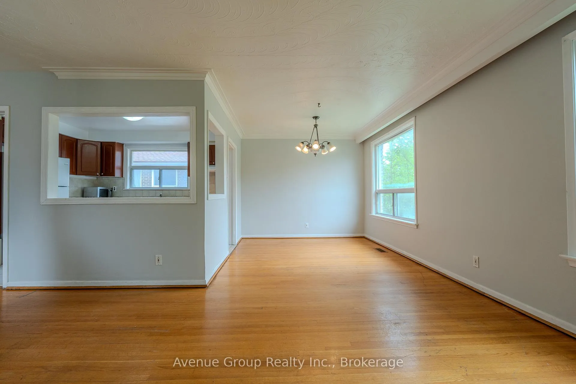 Photo 8 of 124 Westhumber Boulevard, Etobicoke, West Humber-Clairville — HOMEH