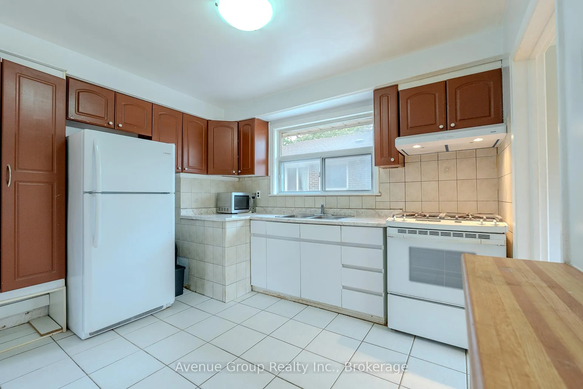 Photo 10 of 124 Westhumber Boulevard, Etobicoke, West Humber-Clairville — HOMEH