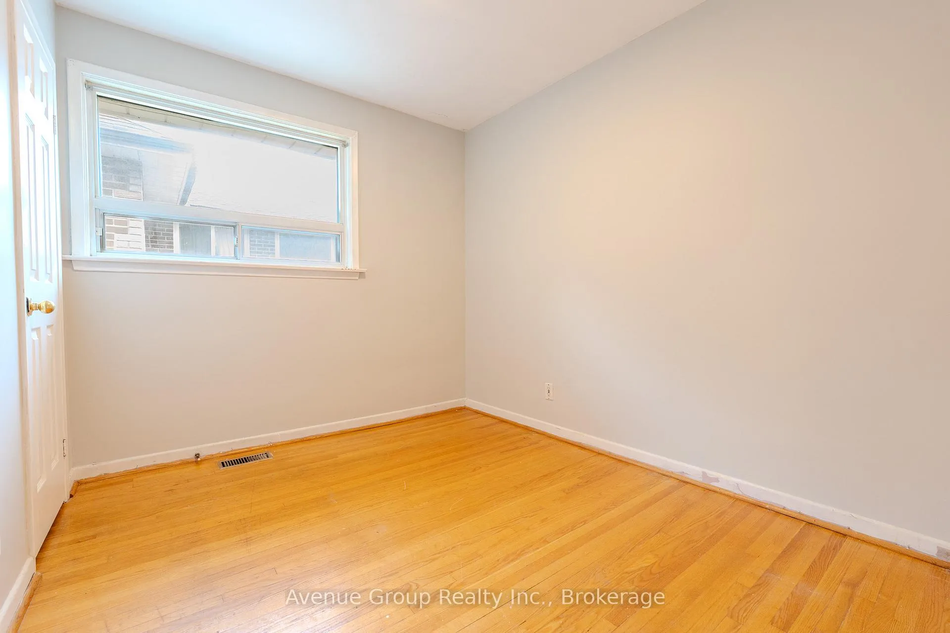 Photo 17 of 124 Westhumber Boulevard, Etobicoke, West Humber-Clairville — HOMEH