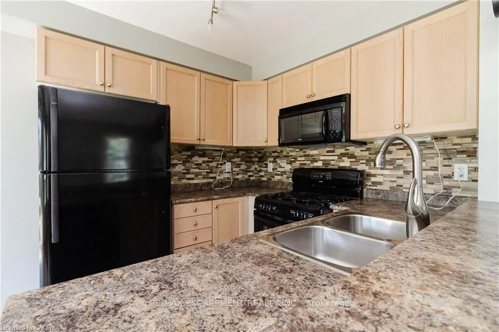 Photo 6 of 137 Windwood Drive, Hamilton, Binbrook — HOMEH