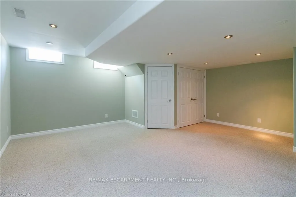 Photo 17 of 137 Windwood Drive, Hamilton, Binbrook — HOMEH