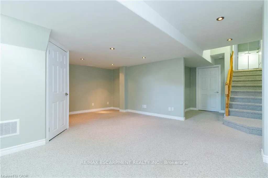 Photo 18 of 137 Windwood Drive, Hamilton, Binbrook — HOMEH