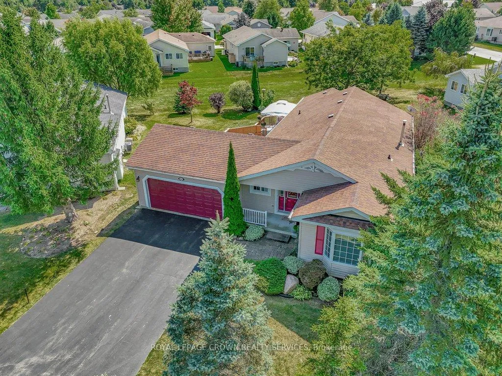 Photo 2 of 104 Dunadry Lane, Hamilton, Rural Flamborough — HOMEH