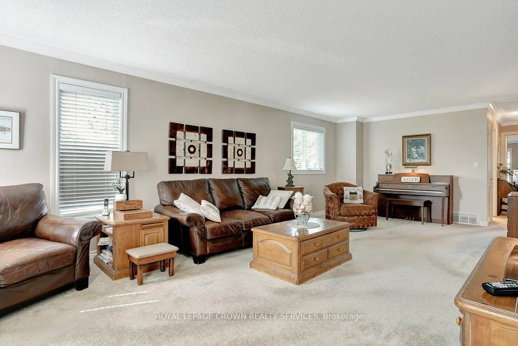 Photo 8 of 104 Dunadry Lane, Hamilton, Rural Flamborough — HOMEH