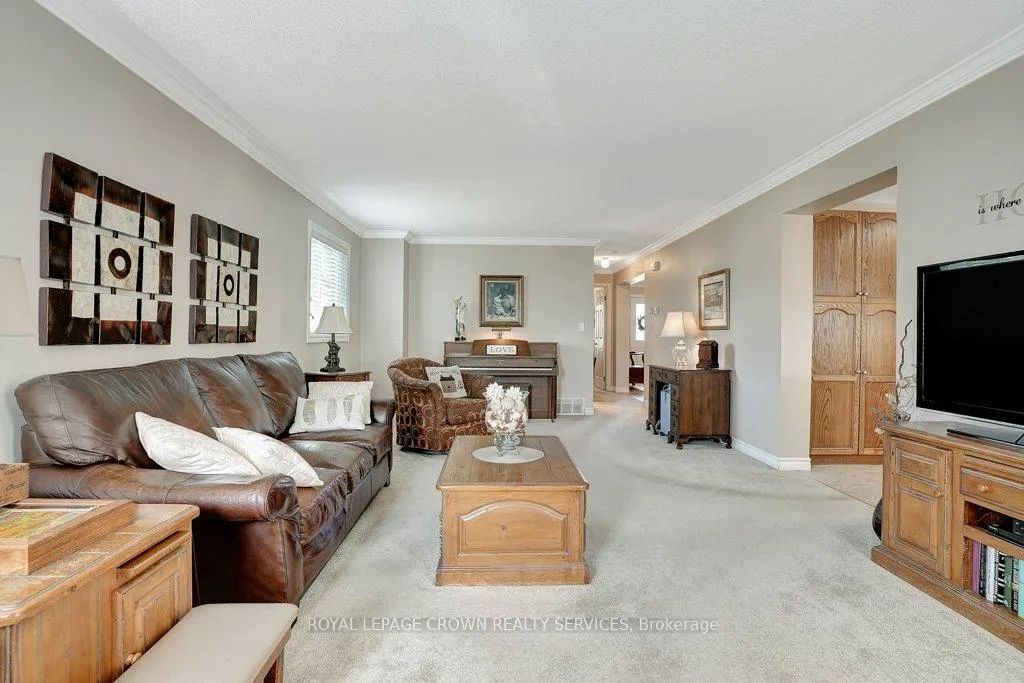 Photo 9 of 104 Dunadry Lane, Hamilton, Rural Flamborough — HOMEH