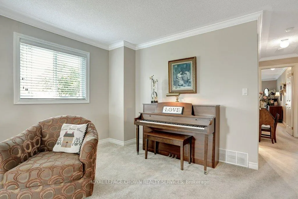 Photo 10 of 104 Dunadry Lane, Hamilton, Rural Flamborough — HOMEH