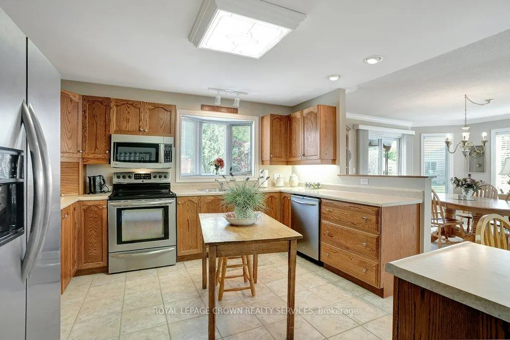 Photo 11 of 104 Dunadry Lane, Hamilton, Rural Flamborough — HOMEH