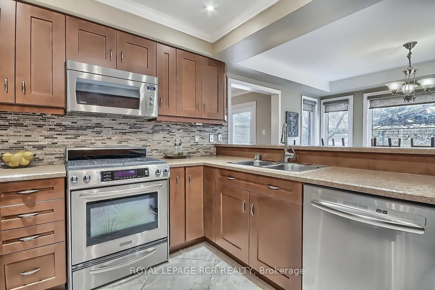 Photo 6 of 617 Brooker Ridge, Newmarket, Stonehaven-Wyndham — HOMEH