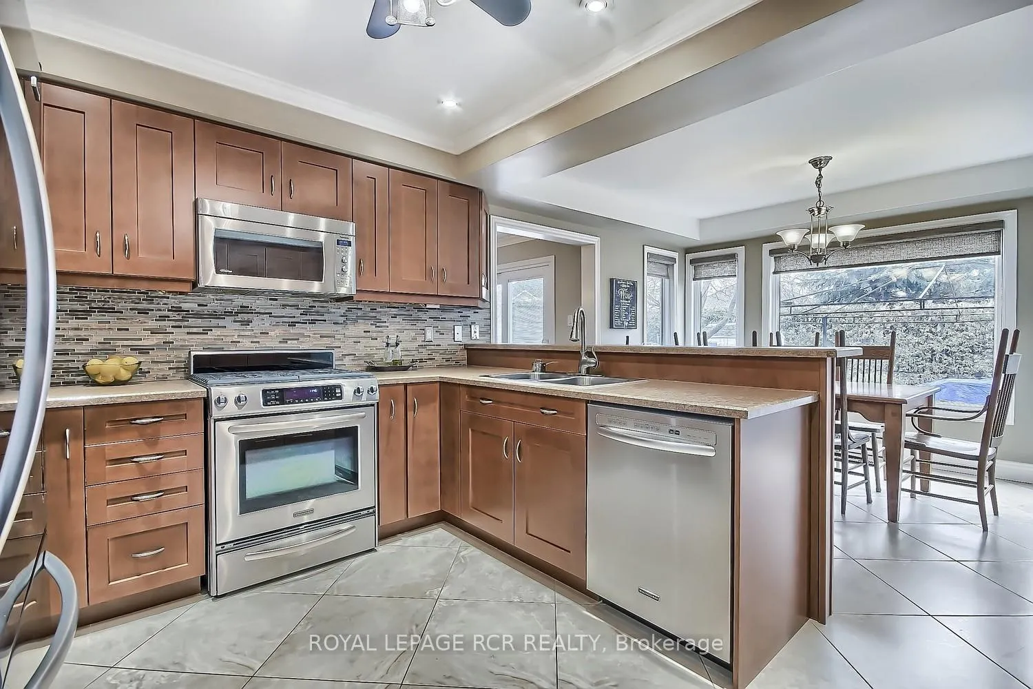 Photo 8 of 617 Brooker Ridge, Newmarket, Stonehaven-Wyndham — HOMEH