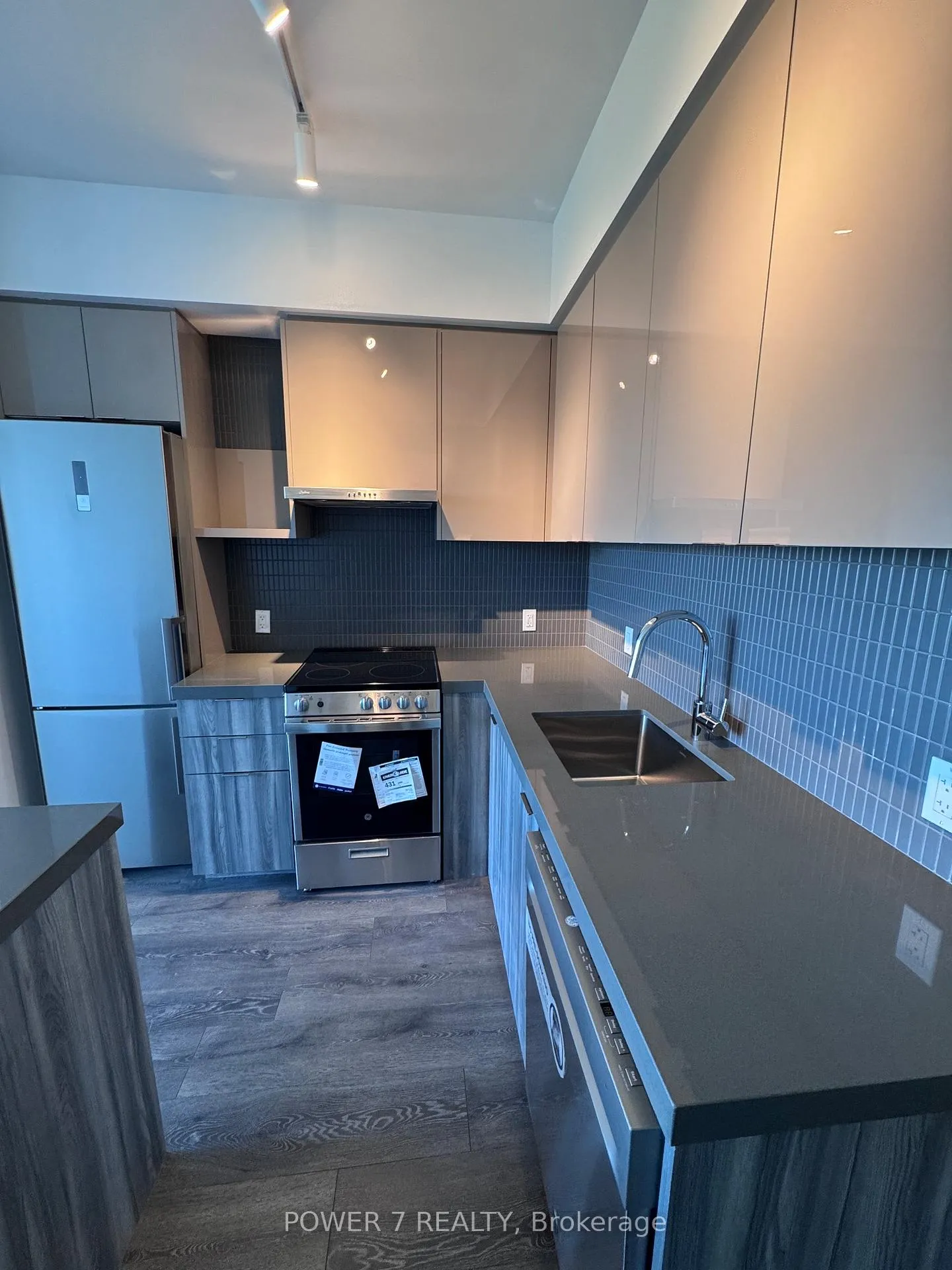 Photo 3 of Unit Unit, 6 Flavelle Trail, Vaughan, Steeles West Industrial — HOMEH