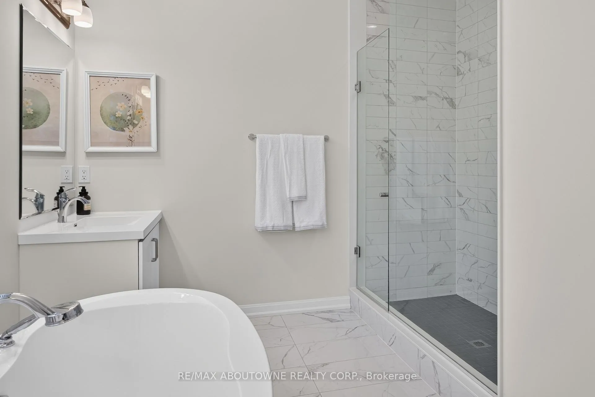 Photo 45 of 3364 Vernon Powell Drive, Oakville, Glenorchy — HOMEH