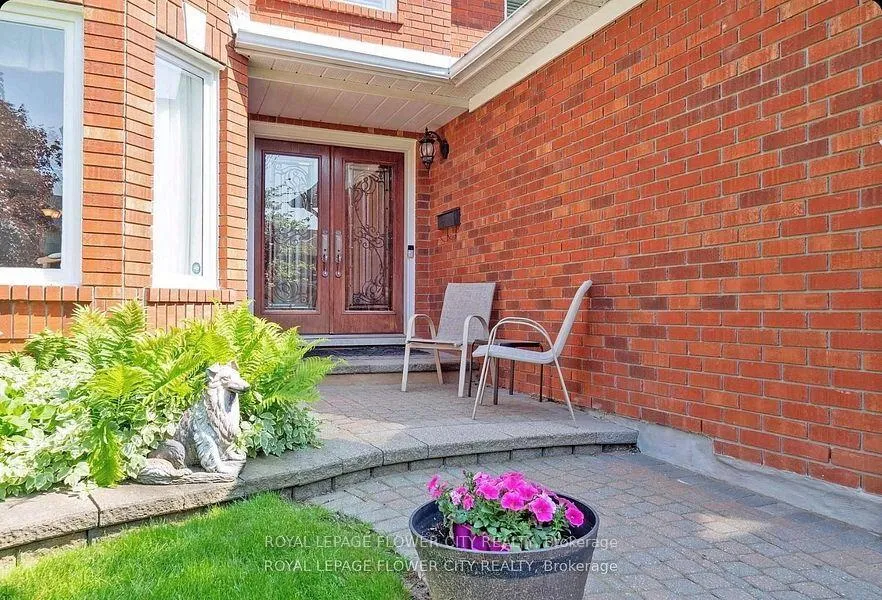 Photo 3 of 1340 Whitewater Lane, Mississauga, East Credit — HOMEH