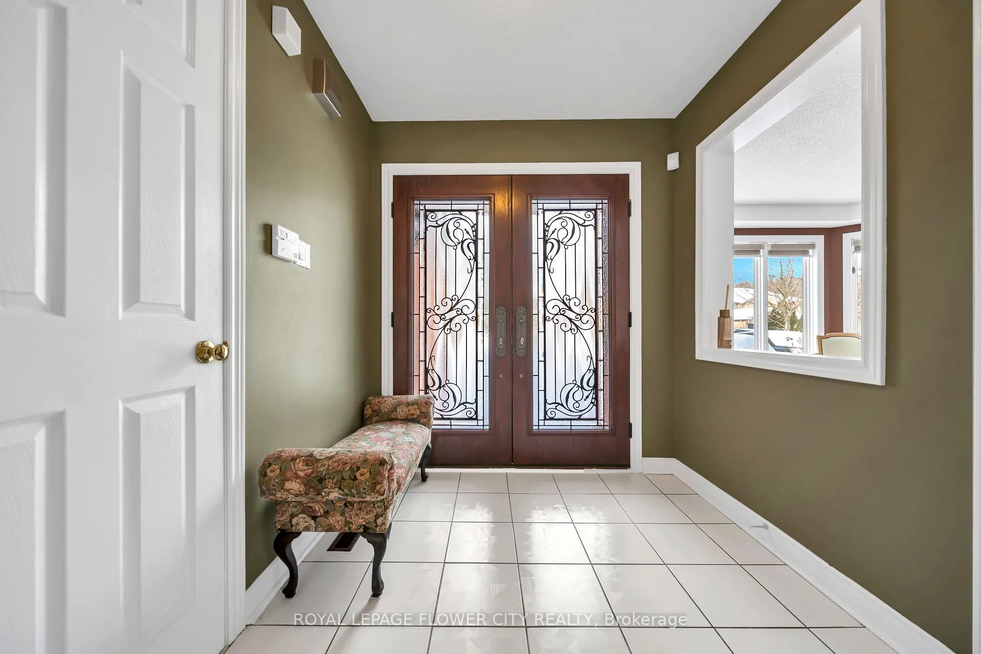 Photo 4 of 1340 Whitewater Lane, Mississauga, East Credit — HOMEH