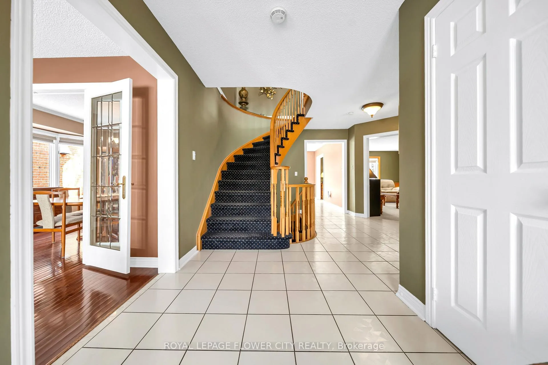 Photo 5 of 1340 Whitewater Lane, Mississauga, East Credit — HOMEH