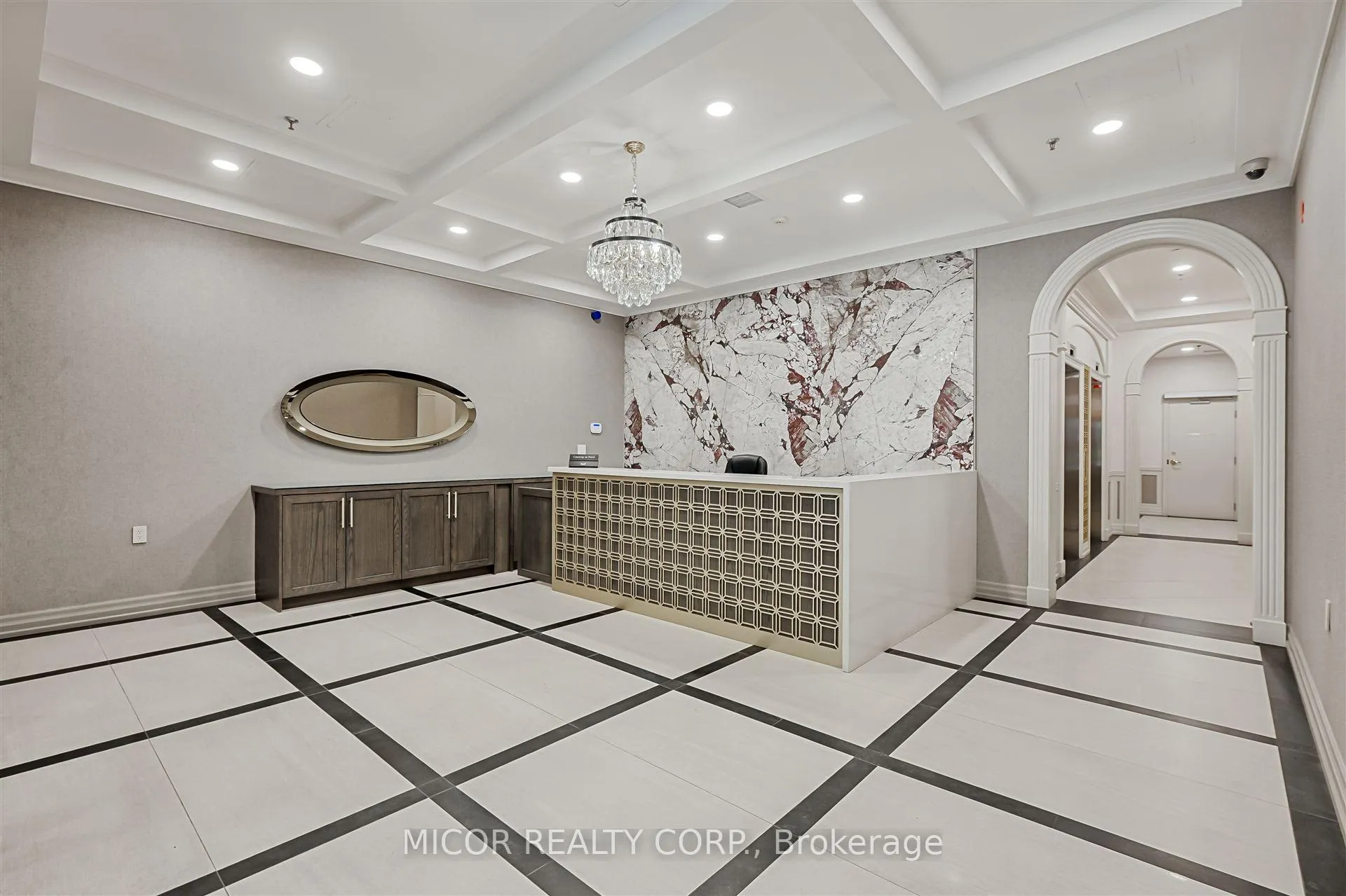 Photo 3 of Unit 704, 1 Deer Park Crescent, Toronto, Yonge-St. Clair — HOMEH
