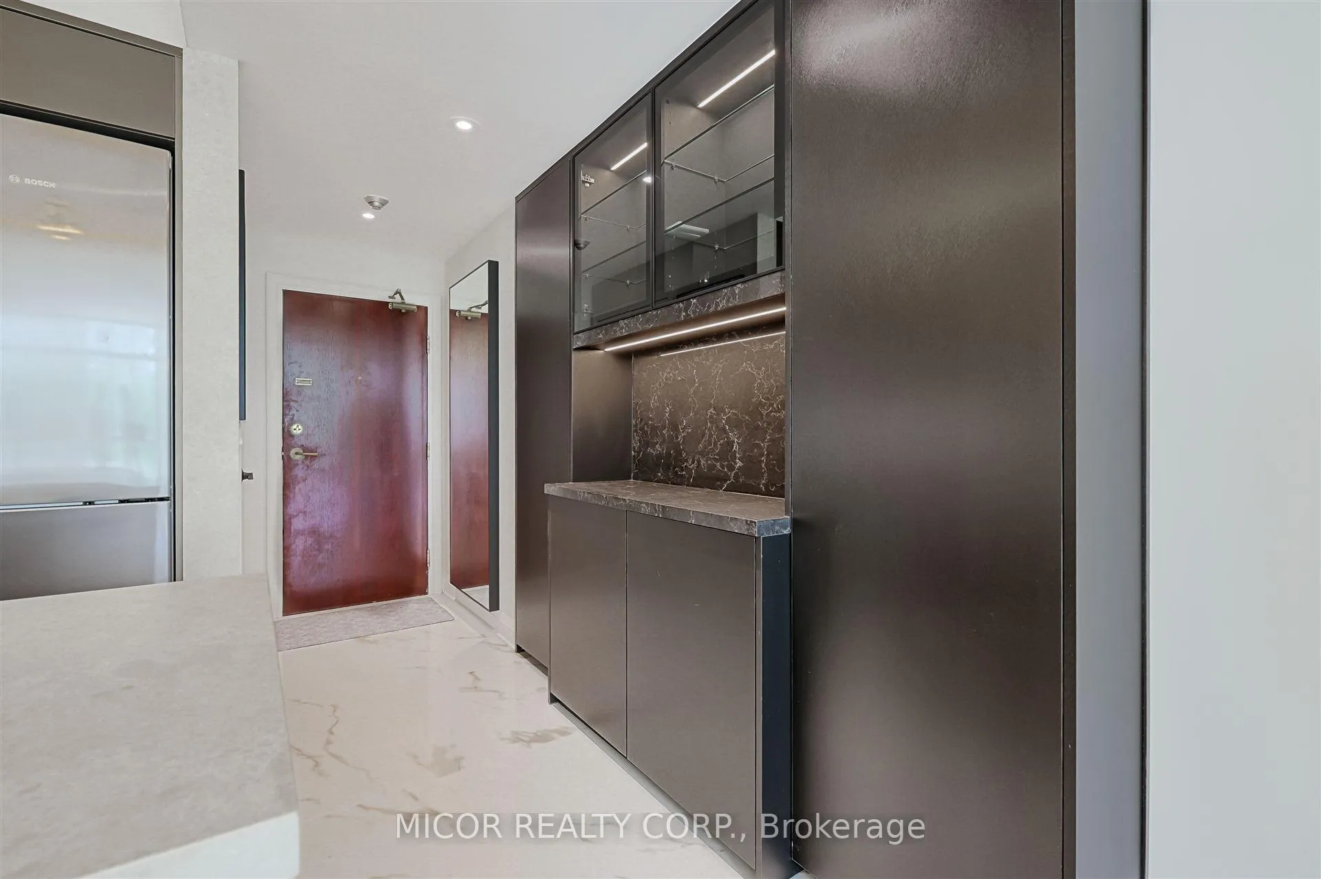 Photo 4 of Unit 704, 1 Deer Park Crescent, Toronto, Yonge-St. Clair — HOMEH
