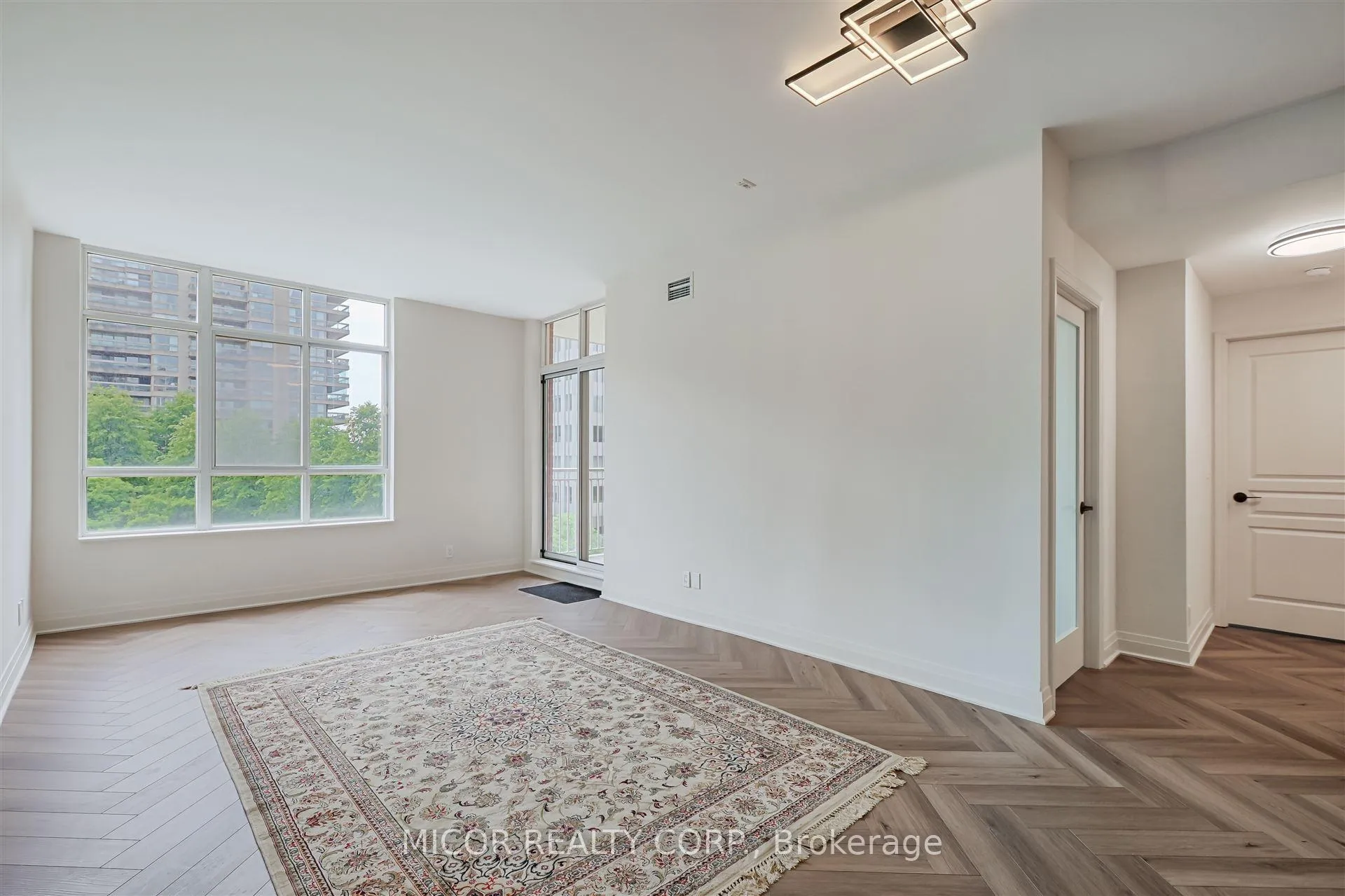 Photo 10 of Unit 704, 1 Deer Park Crescent, Toronto, Yonge-St. Clair — HOMEH