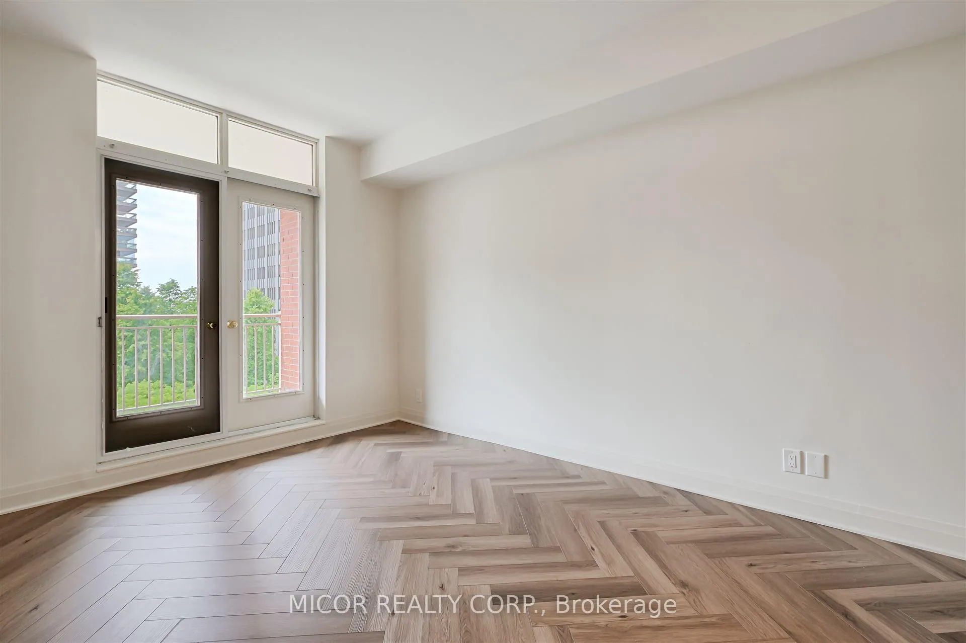 Photo 12 of Unit 704, 1 Deer Park Crescent, Toronto, Yonge-St. Clair — HOMEH