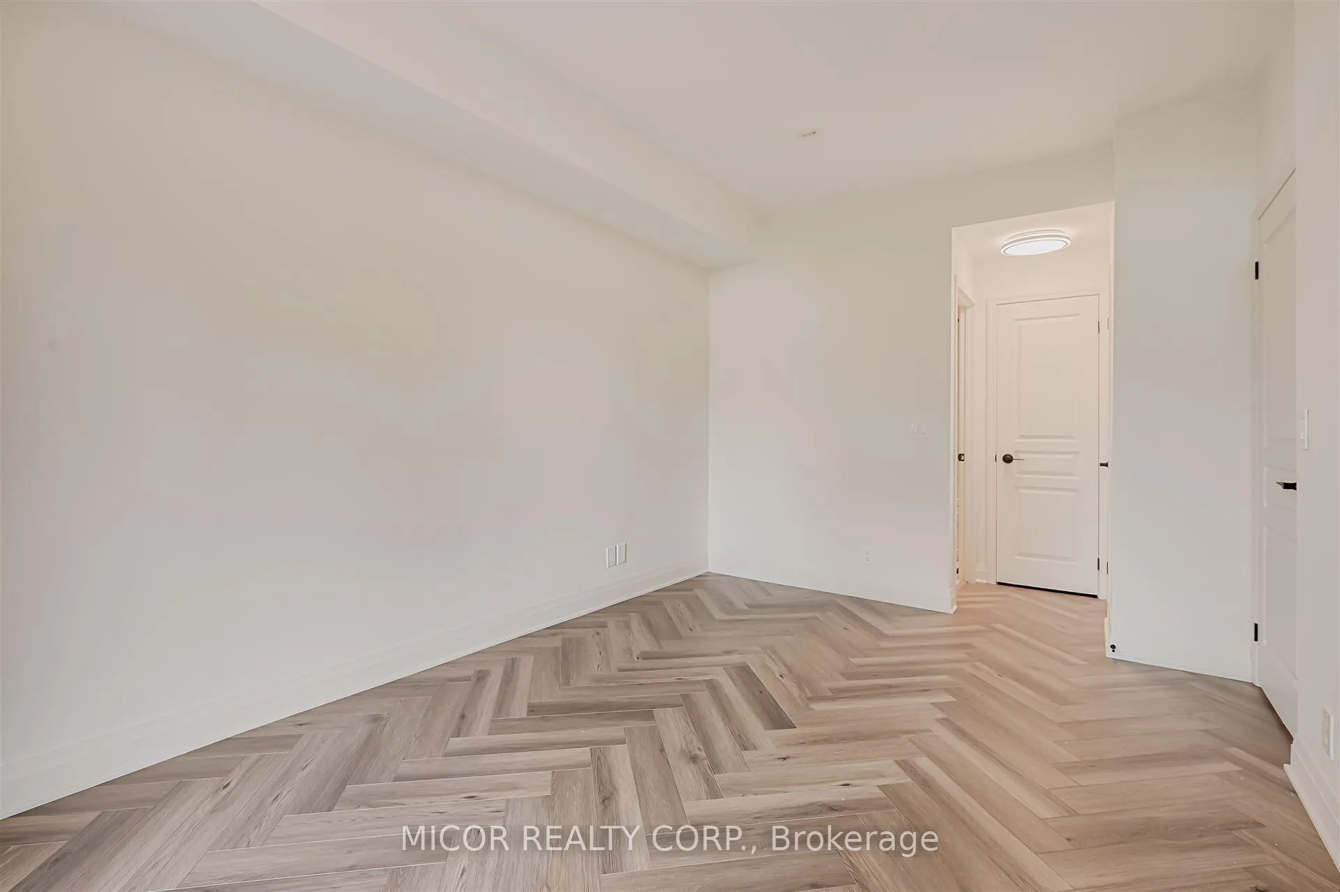 Photo 14 of Unit 704, 1 Deer Park Crescent, Toronto, Yonge-St. Clair — HOMEH