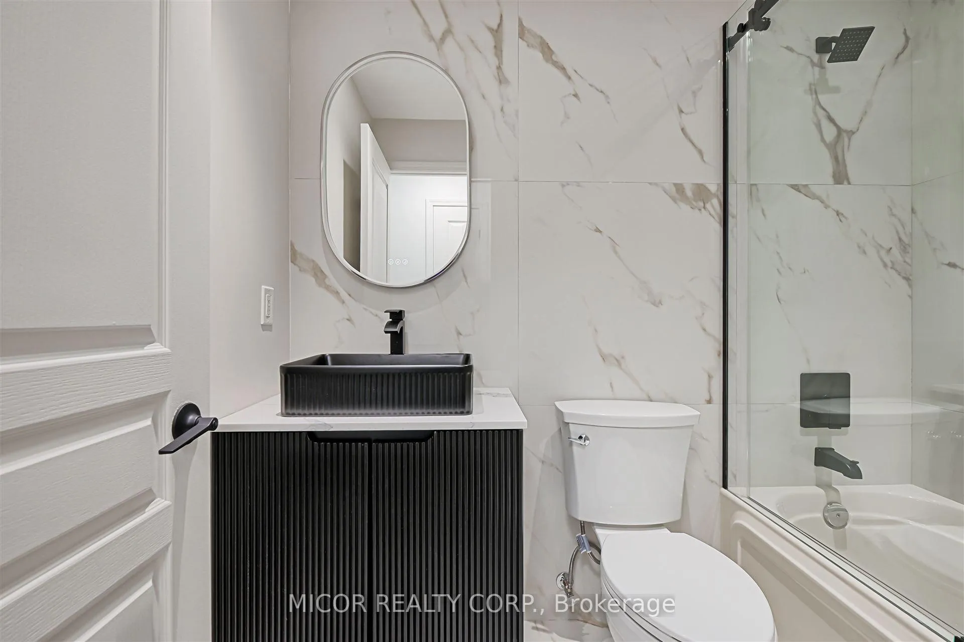 Photo 16 of Unit 704, 1 Deer Park Crescent, Toronto, Yonge-St. Clair — HOMEH