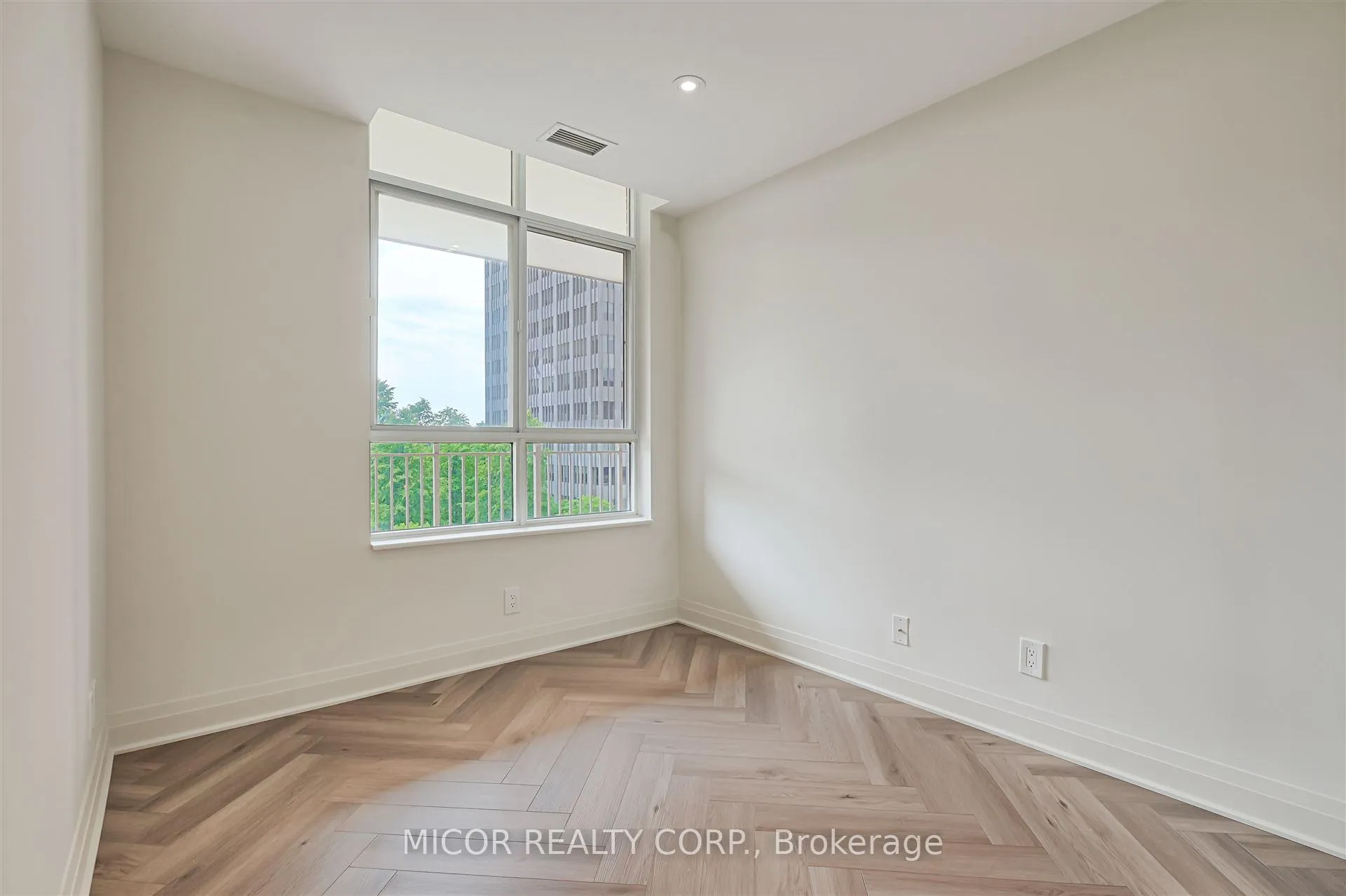 Photo 18 of Unit 704, 1 Deer Park Crescent, Toronto, Yonge-St. Clair — HOMEH