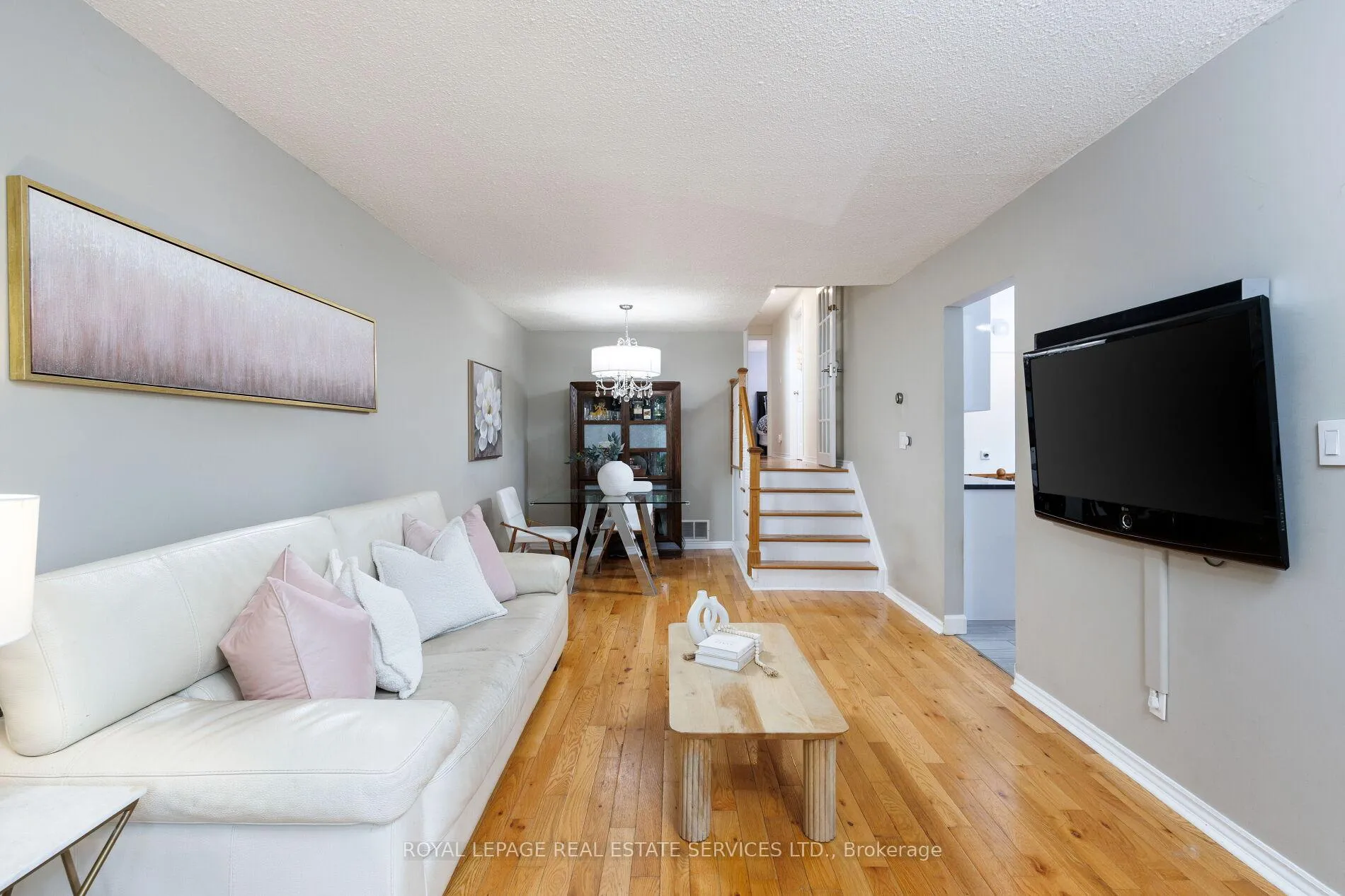 Photo 2 of 2358 Holyhead Drive, Burlington, Brant Hills — HOMEH