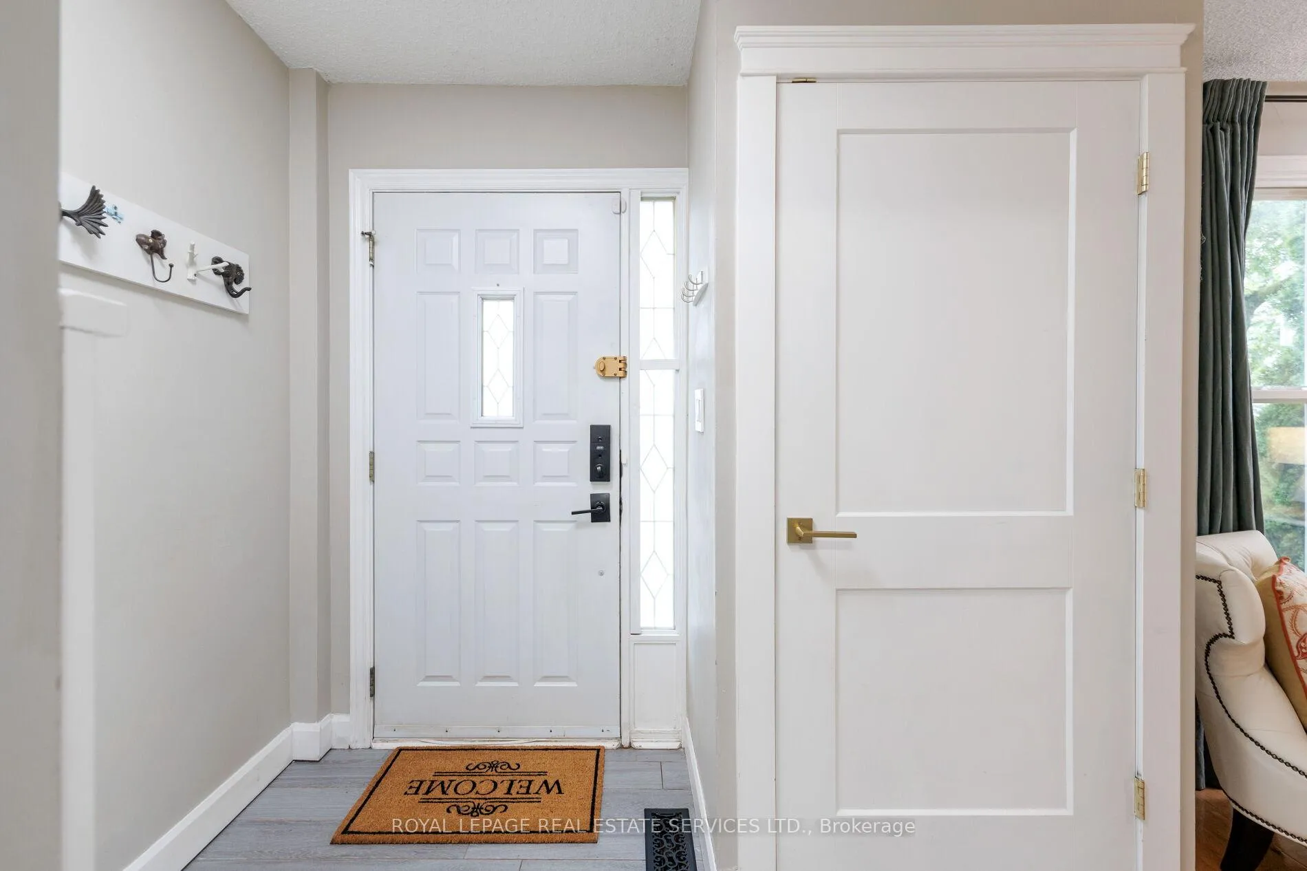 Photo 5 of 2358 Holyhead Drive, Burlington, Brant Hills — HOMEH