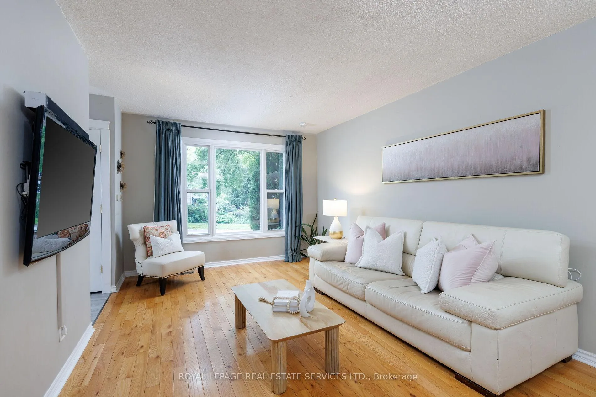 Photo 6 of 2358 Holyhead Drive, Burlington, Brant Hills — HOMEH