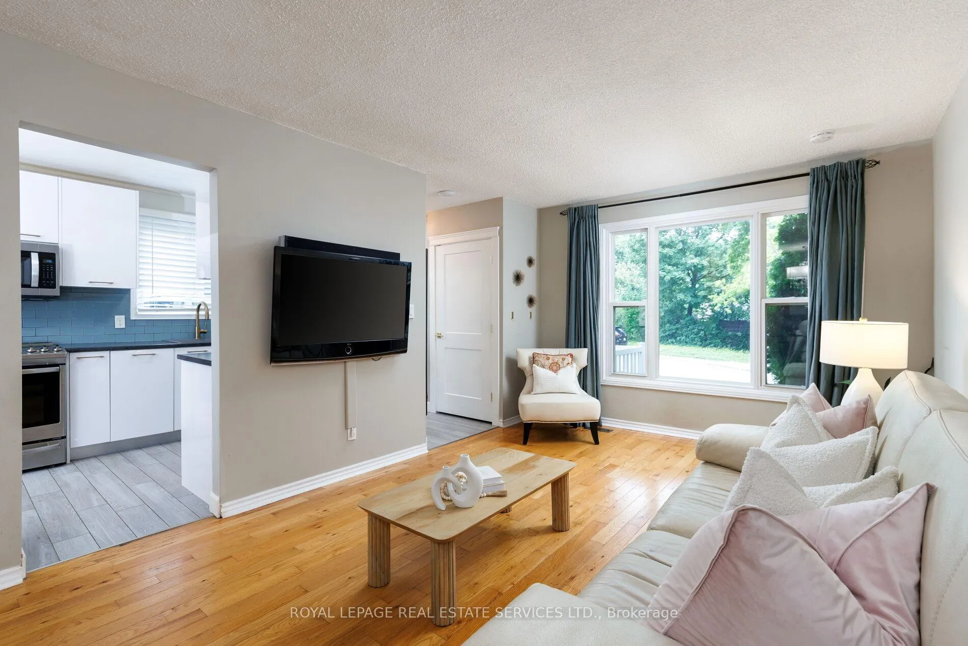 Photo 7 of 2358 Holyhead Drive, Burlington, Brant Hills — HOMEH