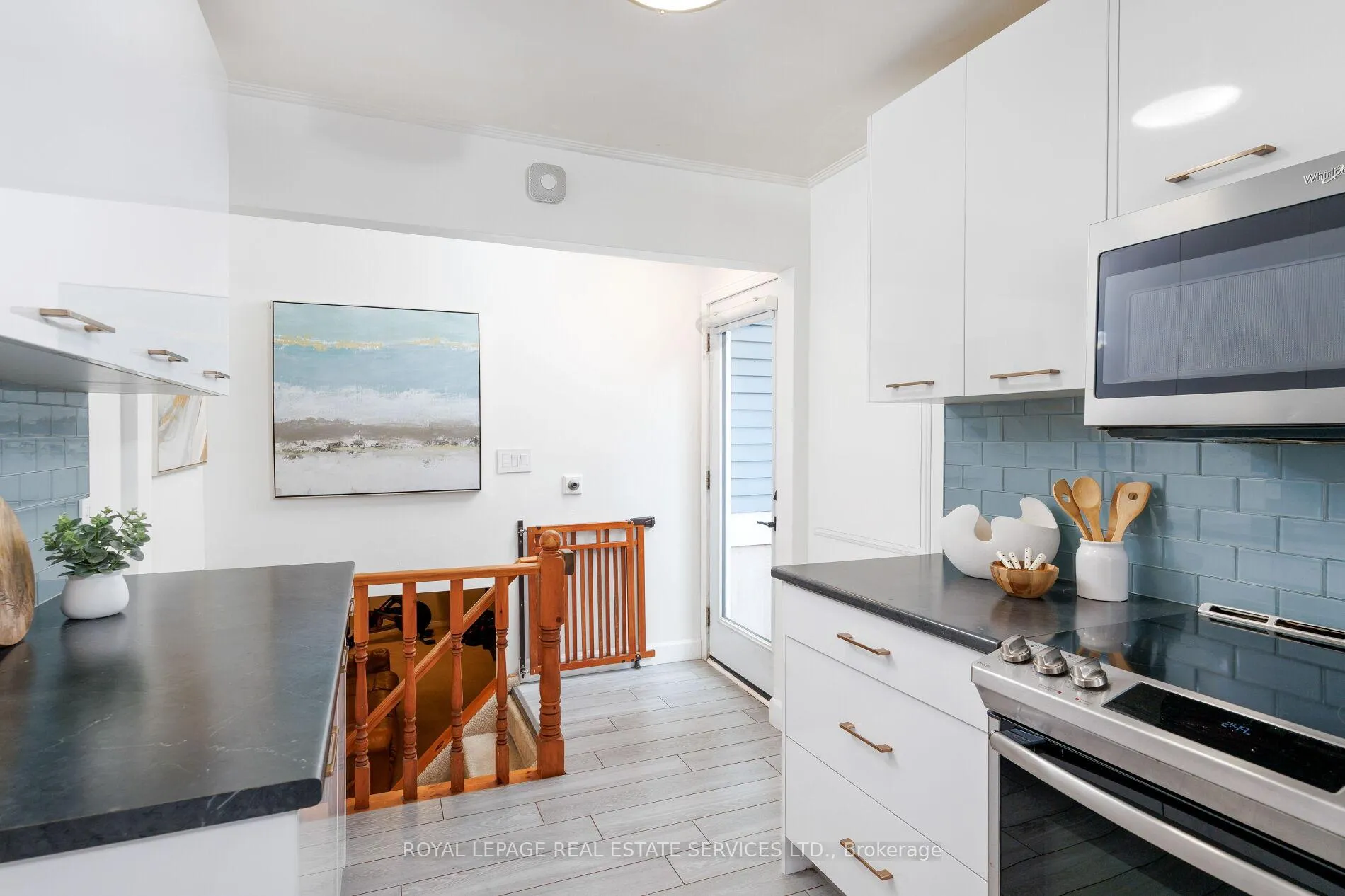 Photo 13 of 2358 Holyhead Drive, Burlington, Brant Hills — HOMEH