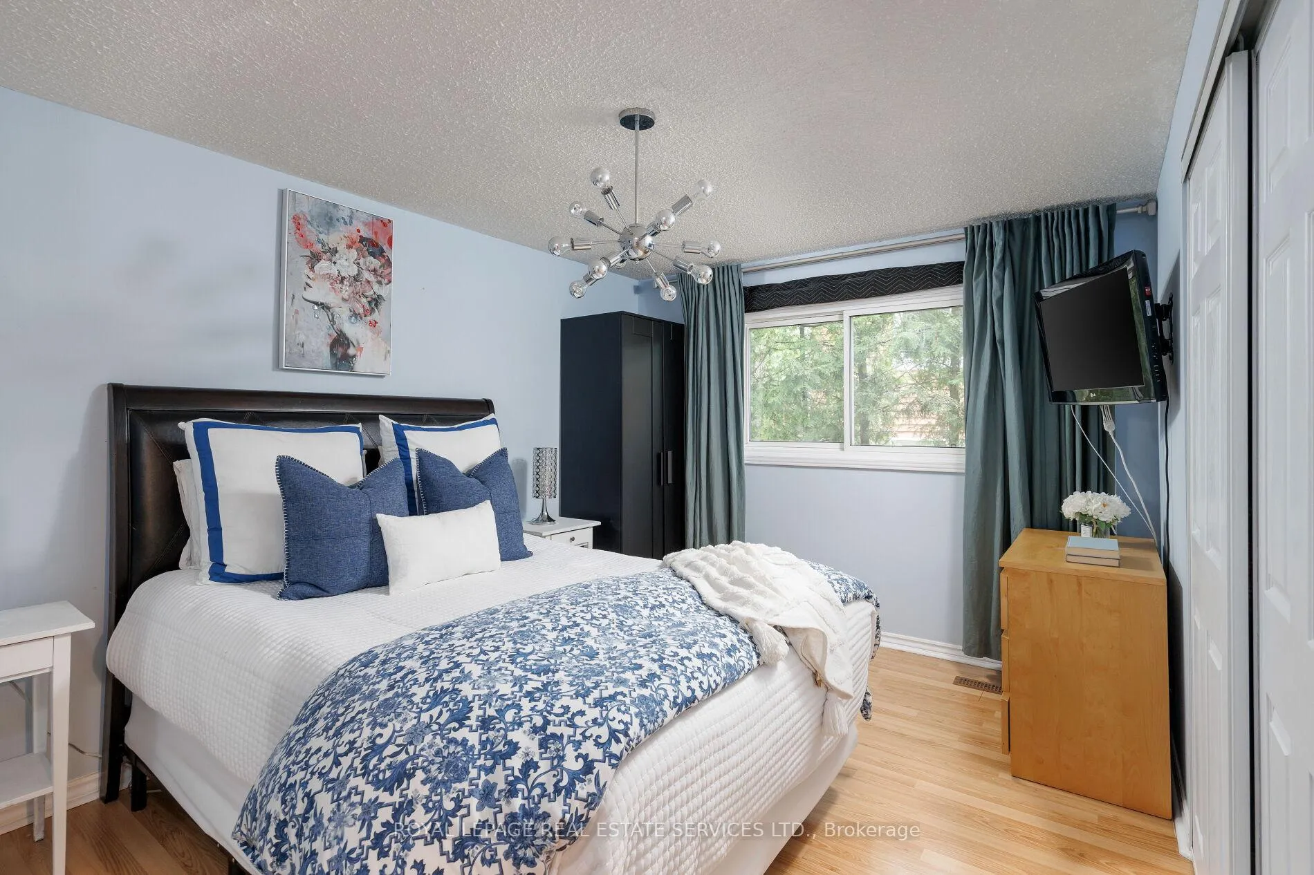 Photo 15 of 2358 Holyhead Drive, Burlington, Brant Hills — HOMEH