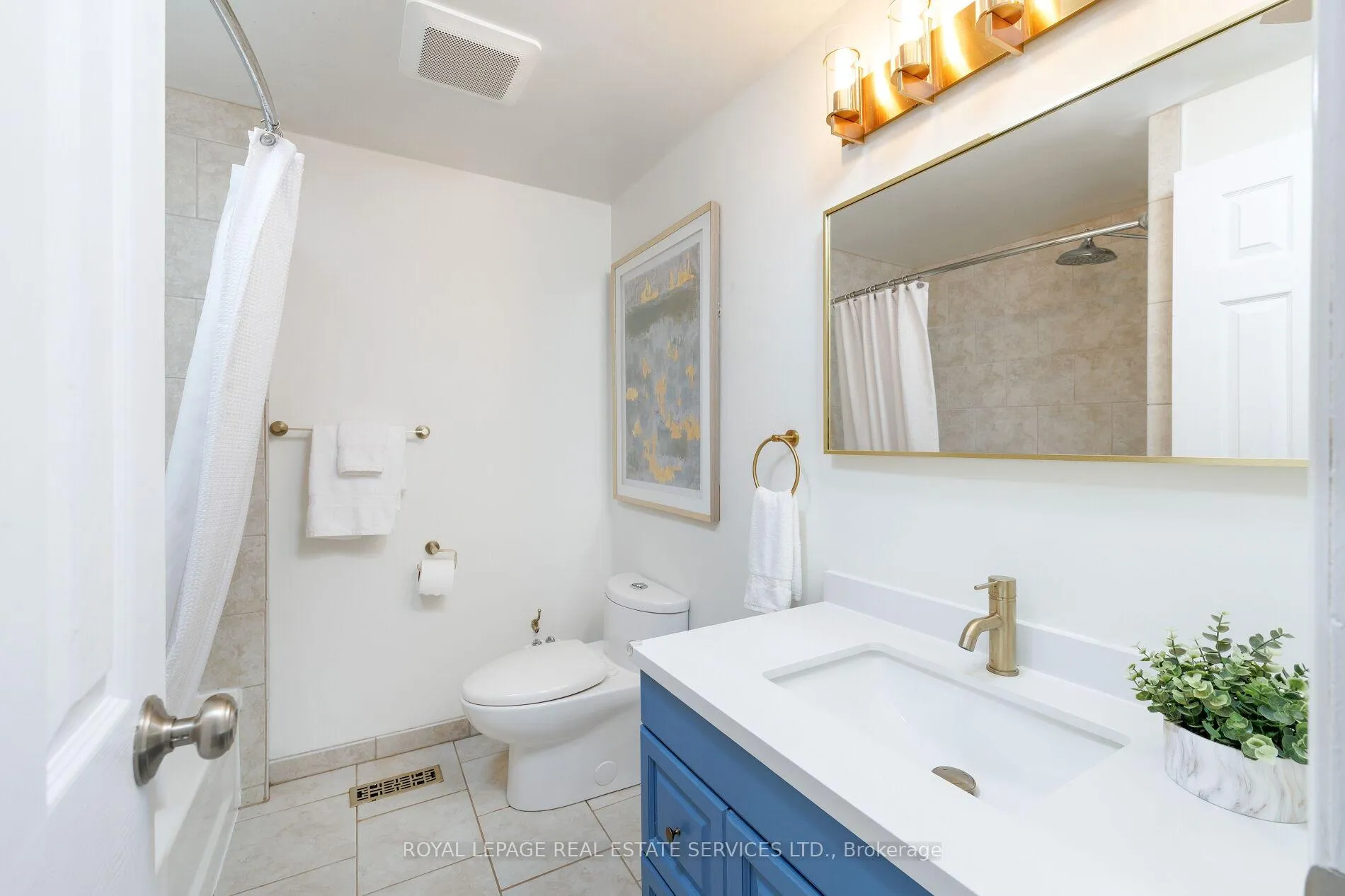 Photo 24 of 2358 Holyhead Drive, Burlington, Brant Hills — HOMEH