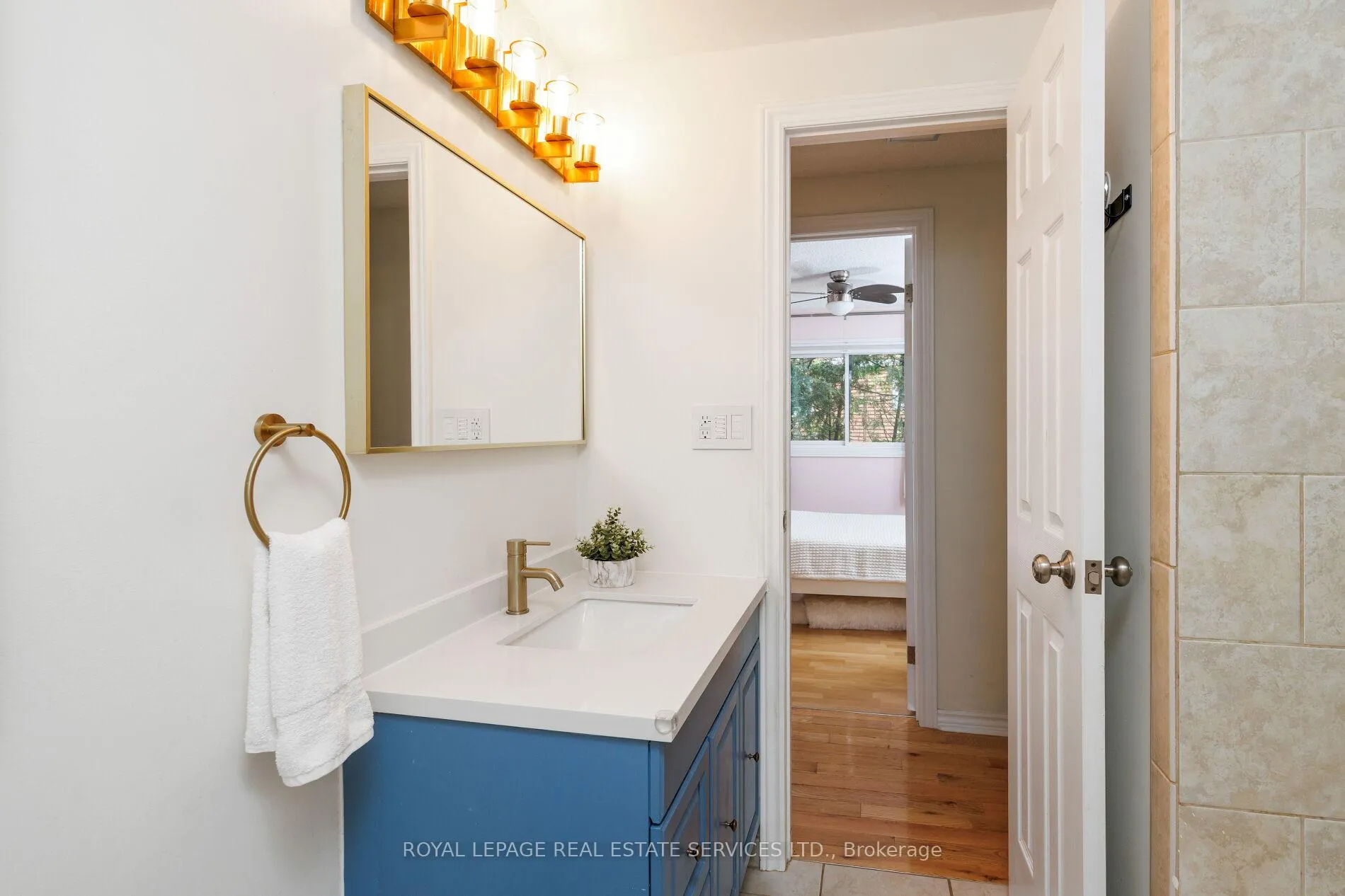 Photo 25 of 2358 Holyhead Drive, Burlington, Brant Hills — HOMEH