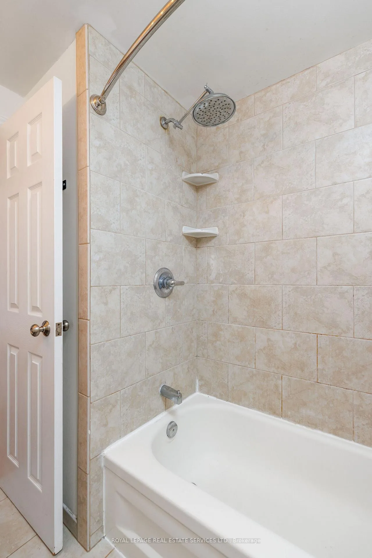 Photo 26 of 2358 Holyhead Drive, Burlington, Brant Hills — HOMEH