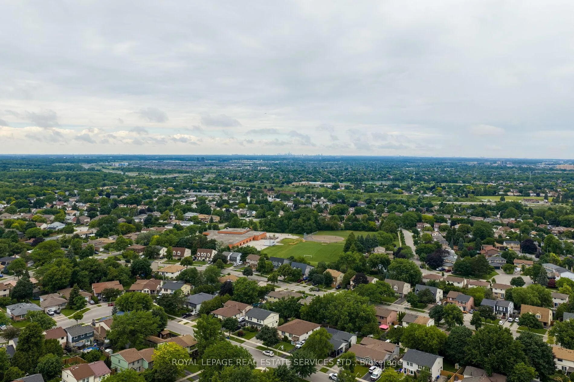 Photo 44 of 2358 Holyhead Drive, Burlington, Brant Hills — HOMEH
