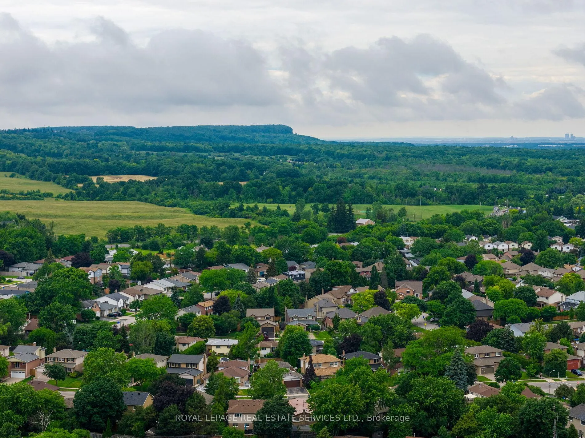 Photo 45 of 2358 Holyhead Drive, Burlington, Brant Hills — HOMEH